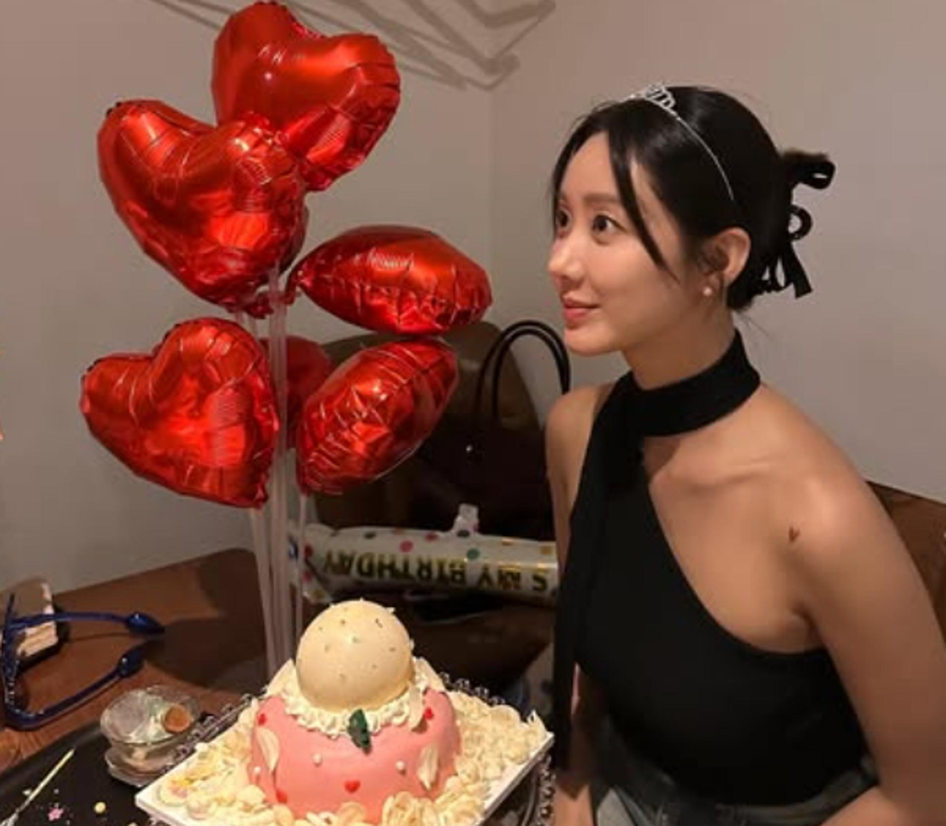 "과감한 오프숄더"… '이혼' 한그루, 블랙 홀터넥 '치명적'