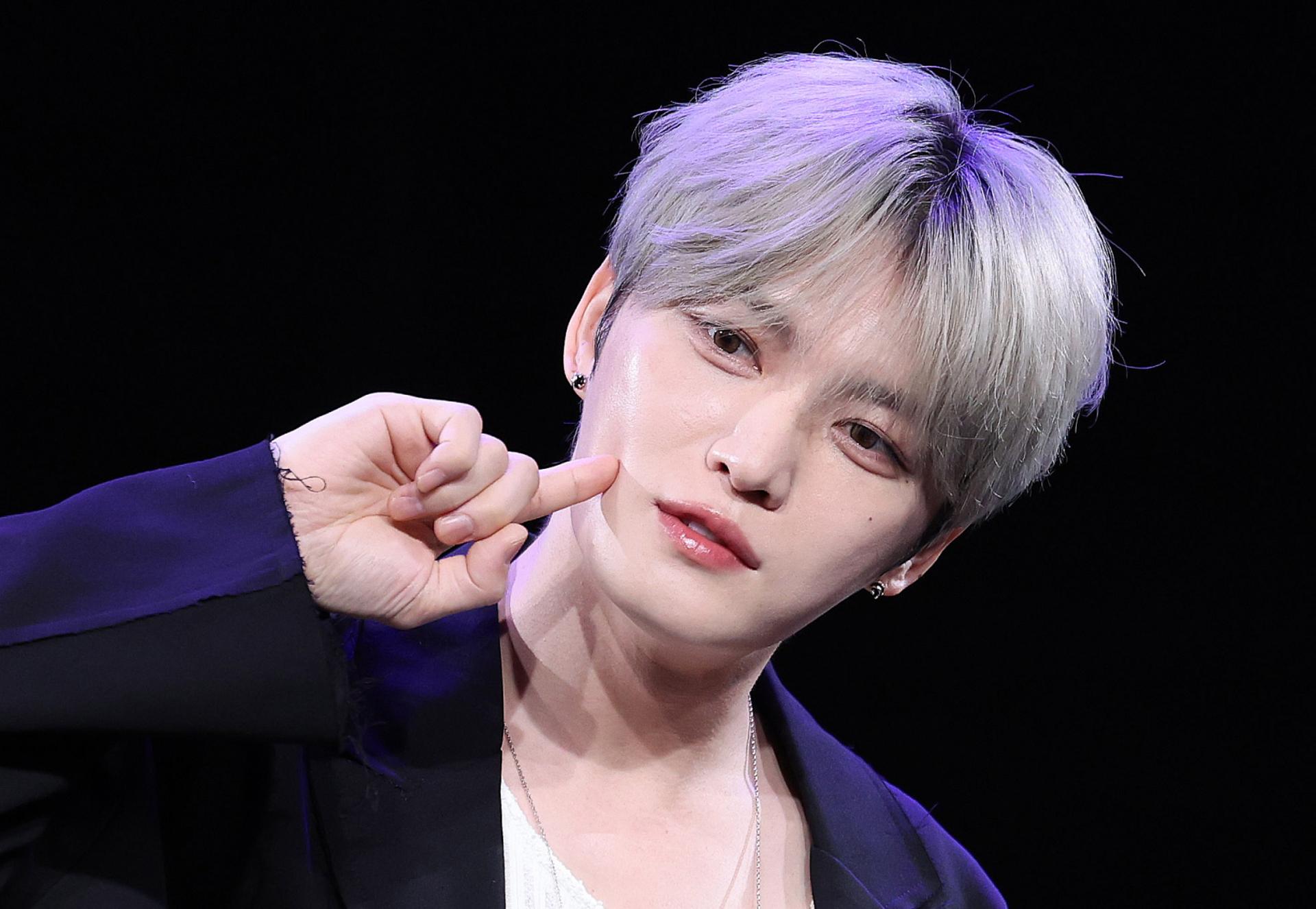 "일본 여가수와 ○○○찍혀"… 김재중, 파파라치에 협박 당해