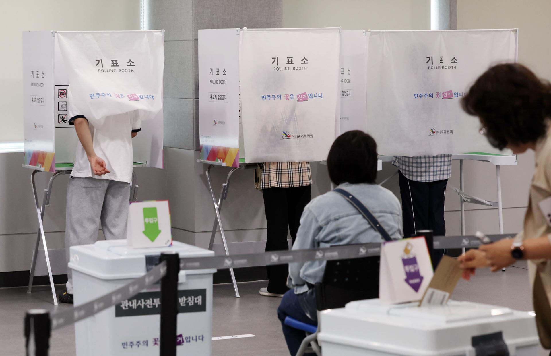 둘째날 오후 3시 사전투표율 29.97%… 전남 50.85% '최고'