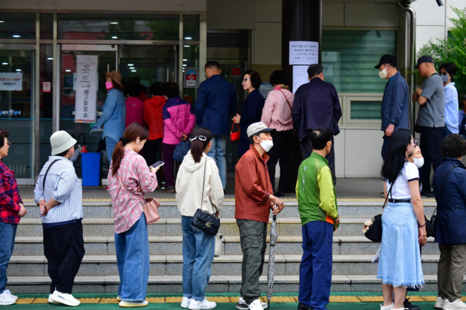 '사전투표 포함' 오후 1시 투표율 62.1%… 20대 대선보다 0.8%p 높아