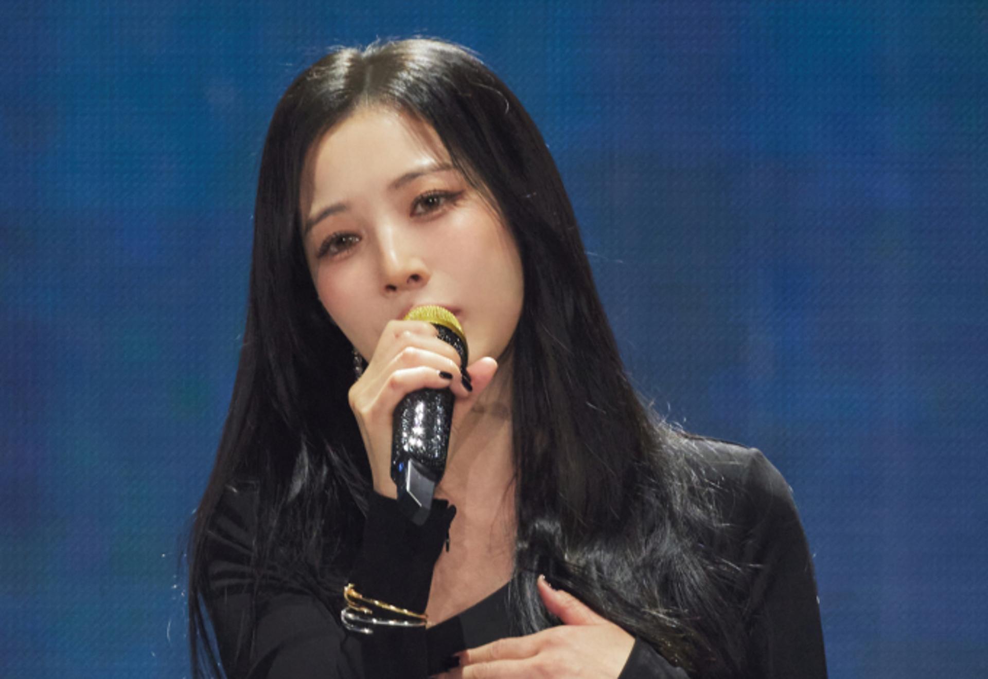 "보아 XXX" 정류장·전광판·벽에… 도심 곳곳 '악플 테러' 도배