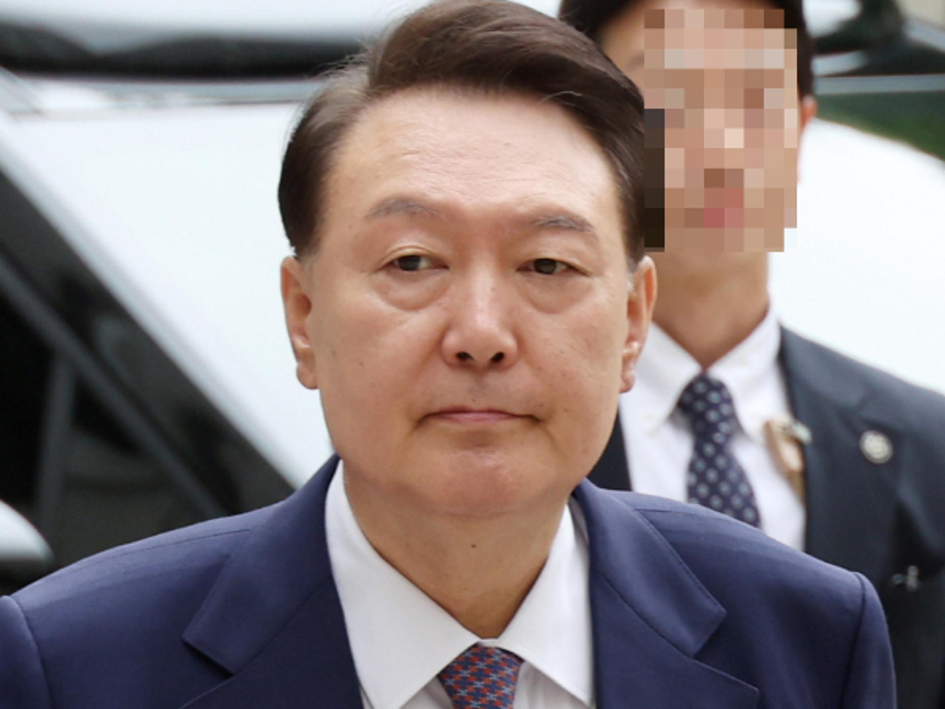 윤석열, '3대 특검' 임명 후 첫 내란 재판 출석… 묵묵부답