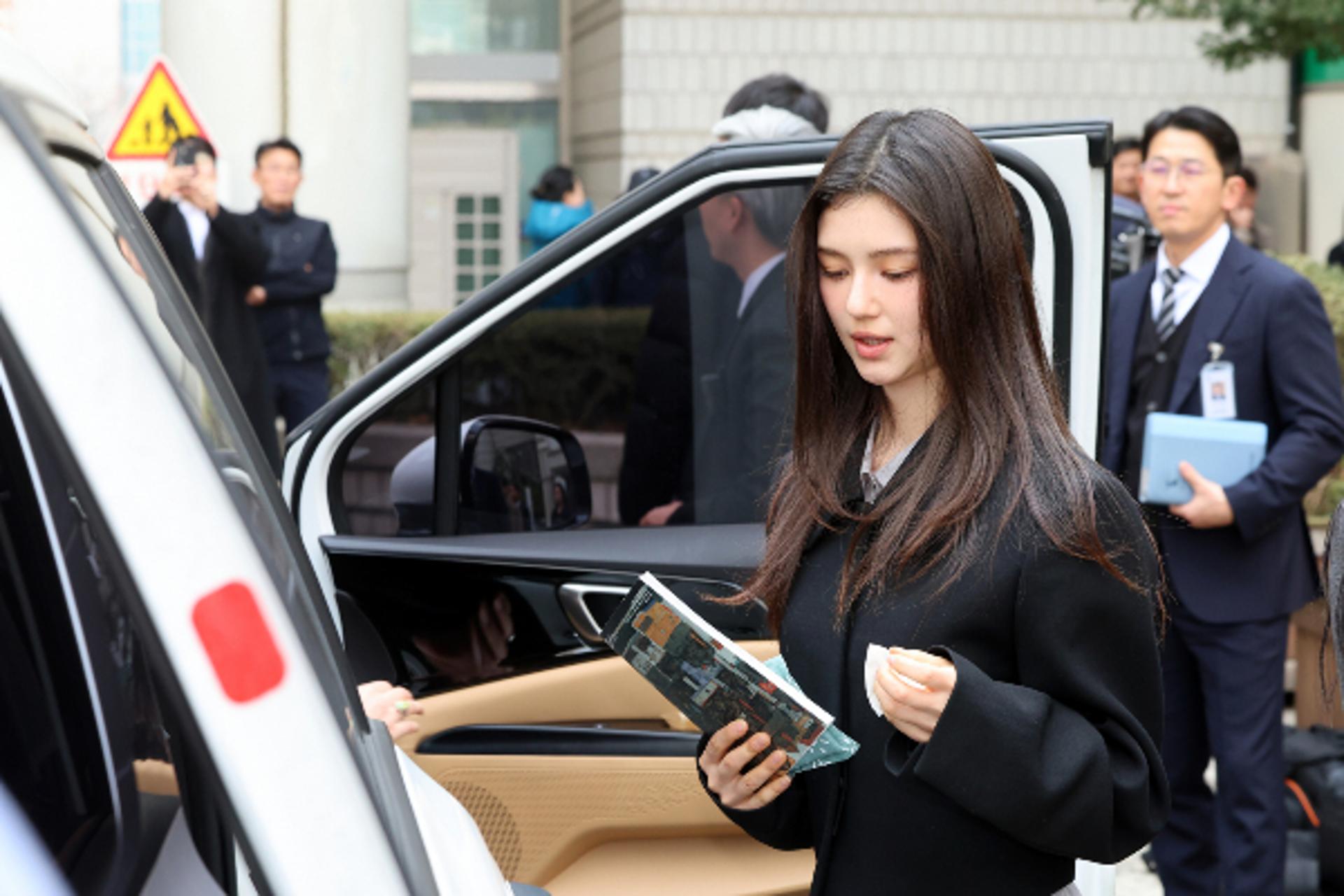 뉴진스 다니엘, 항고 기각 후 일본 행사서 목격… 어도어와 동행