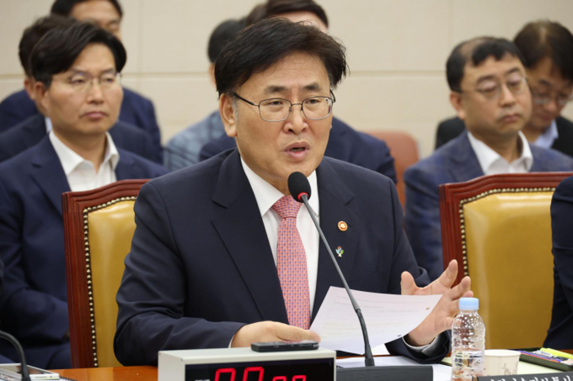 정부 "SKT 해킹 조사 결과, 이달 내 발표… 위약금은 추가 검토"