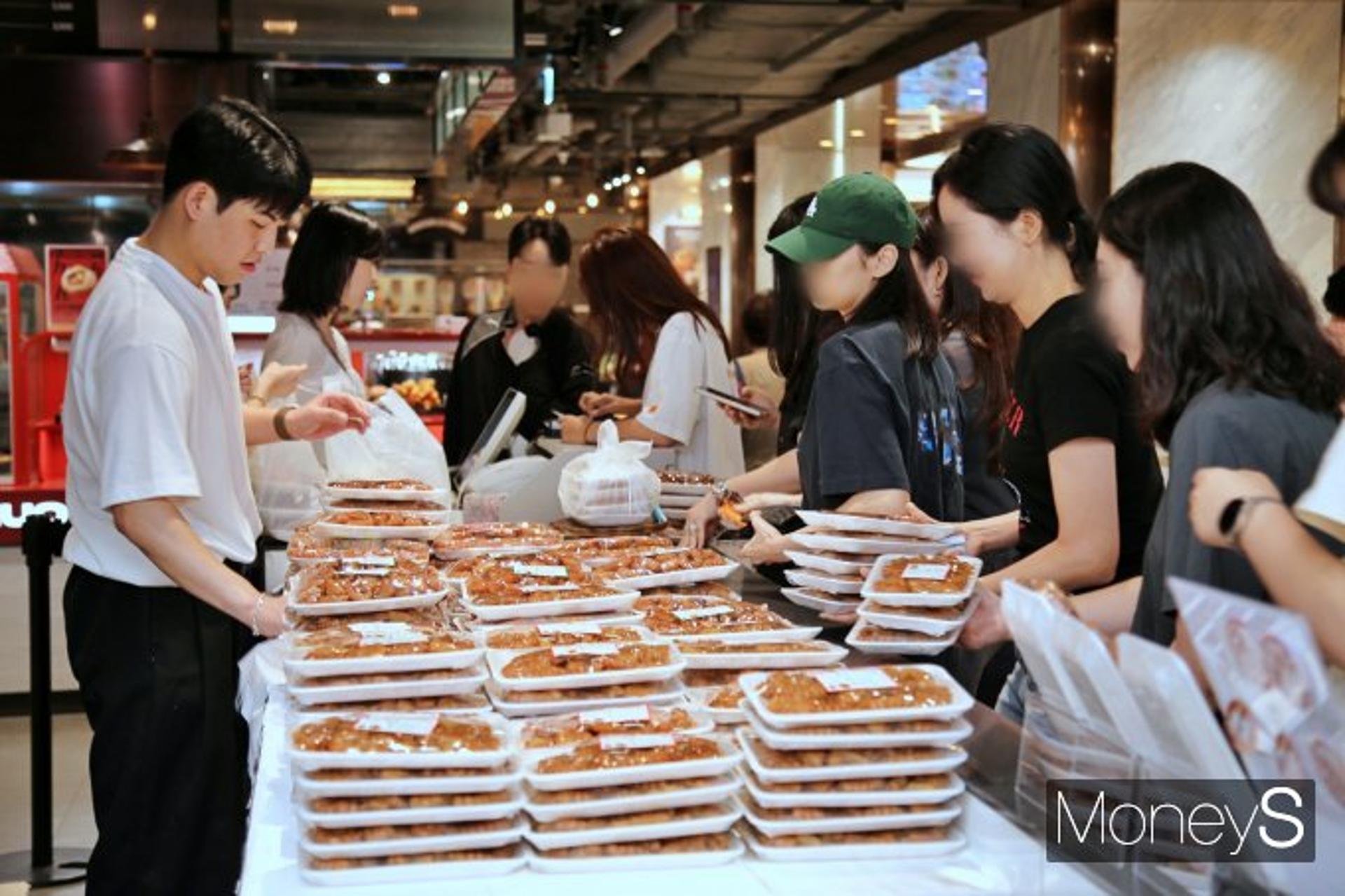 [머니S포토] 광주신세계, 수제 '장인한과' 팝업