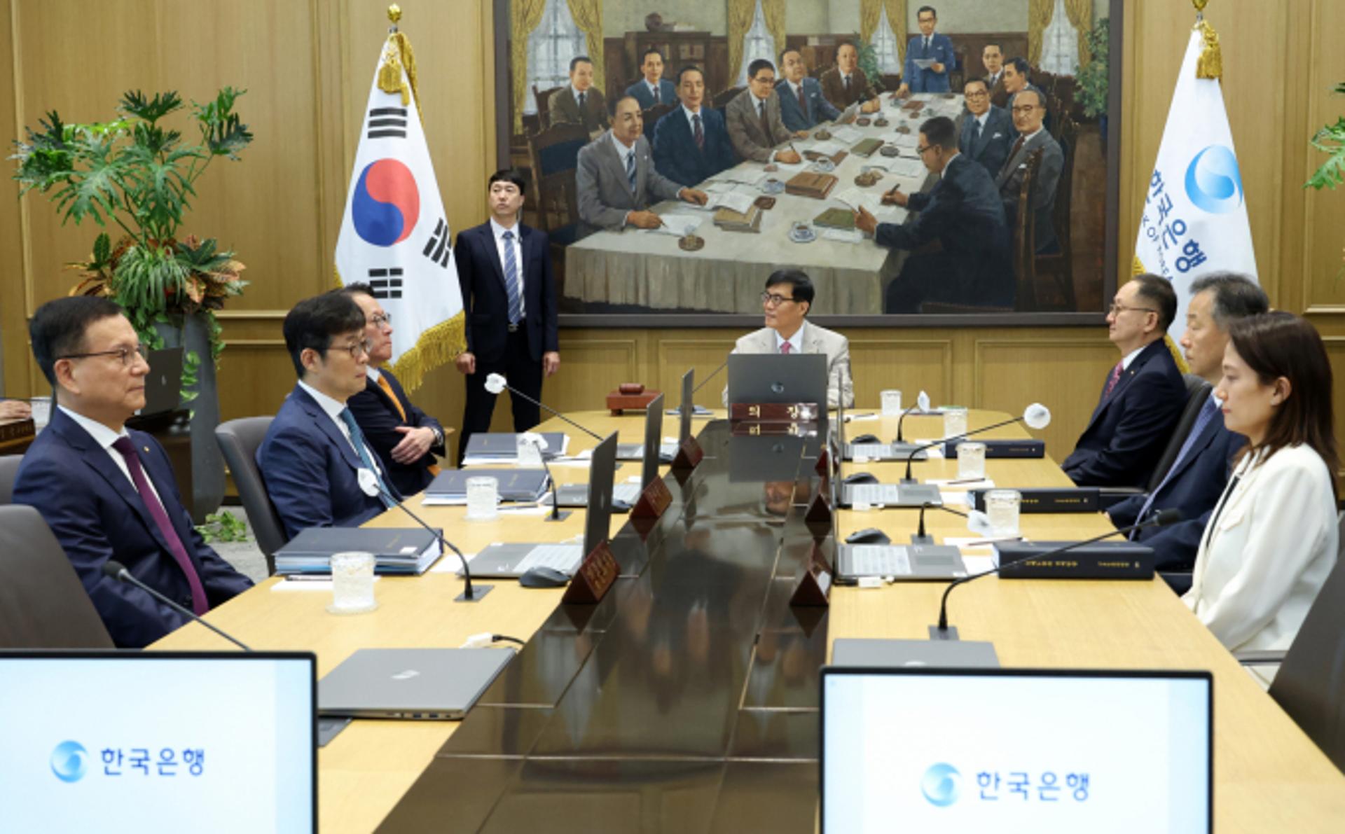 한은 "집값·가계부채 증가세 확대… 금리인하 기조 이어갈 것"