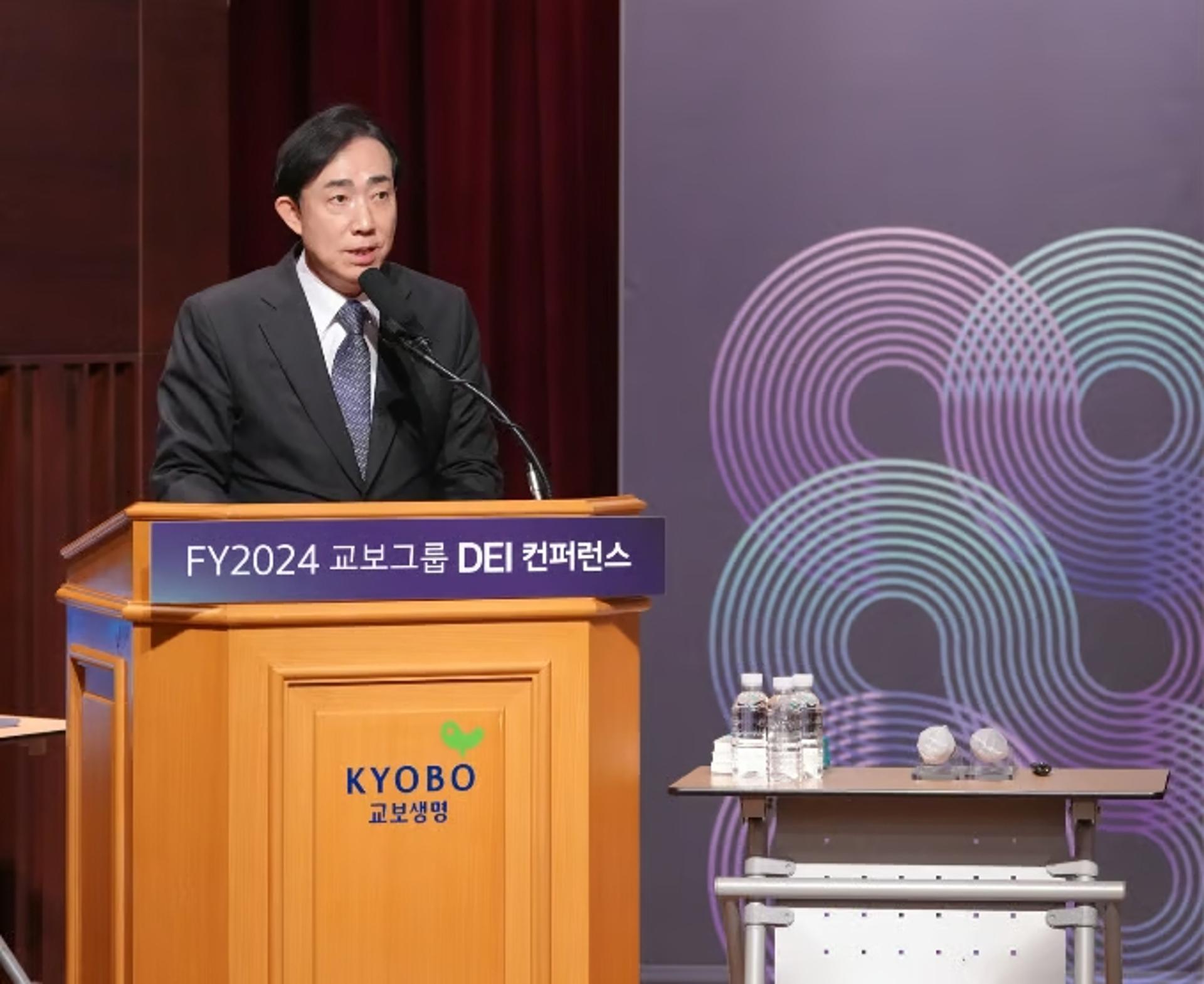 "건강보험 판매 늘려라" 조대규 교보생명 사장, 전국 453개 지점장에 특명