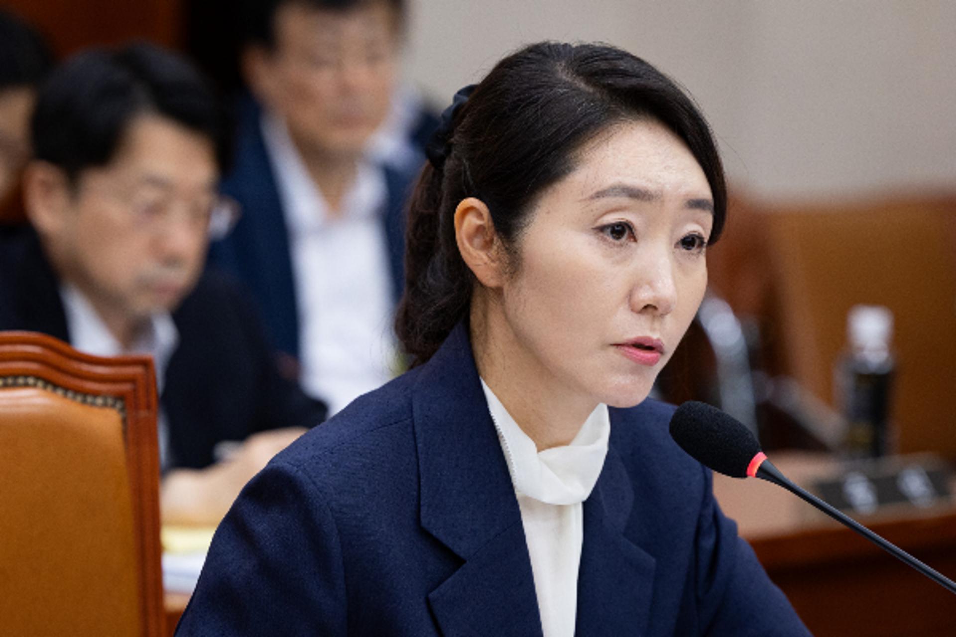민주당 "강선우 사퇴 결단 존중… 보좌진 처우 개선 노력할 것"