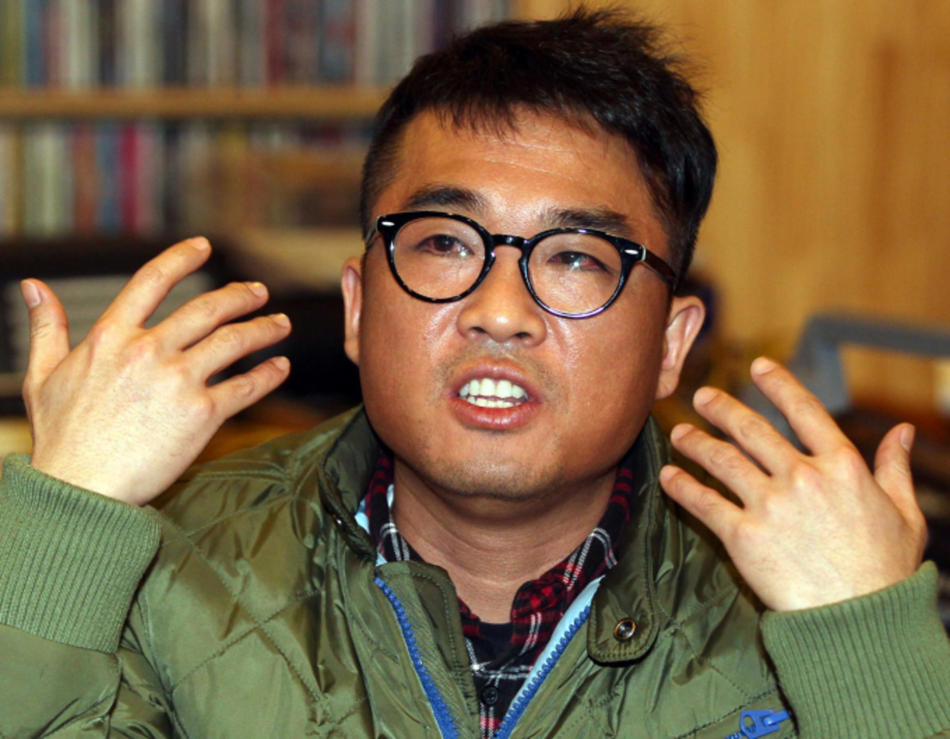 '6년 만 소환' 김건모 근황… "1700만원 자전거 탄다고?"