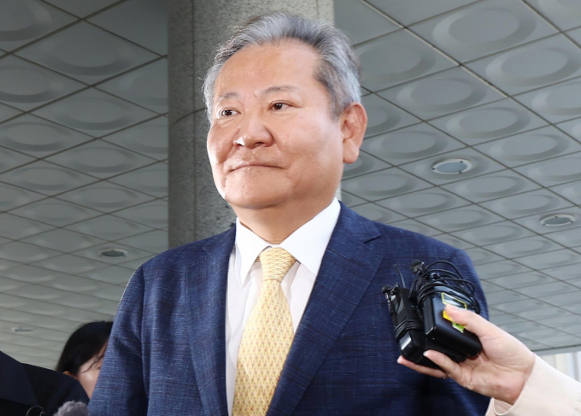 '단전·단수 의혹' 이상민 전 장관… '묵묵부답' 속 특검 출석