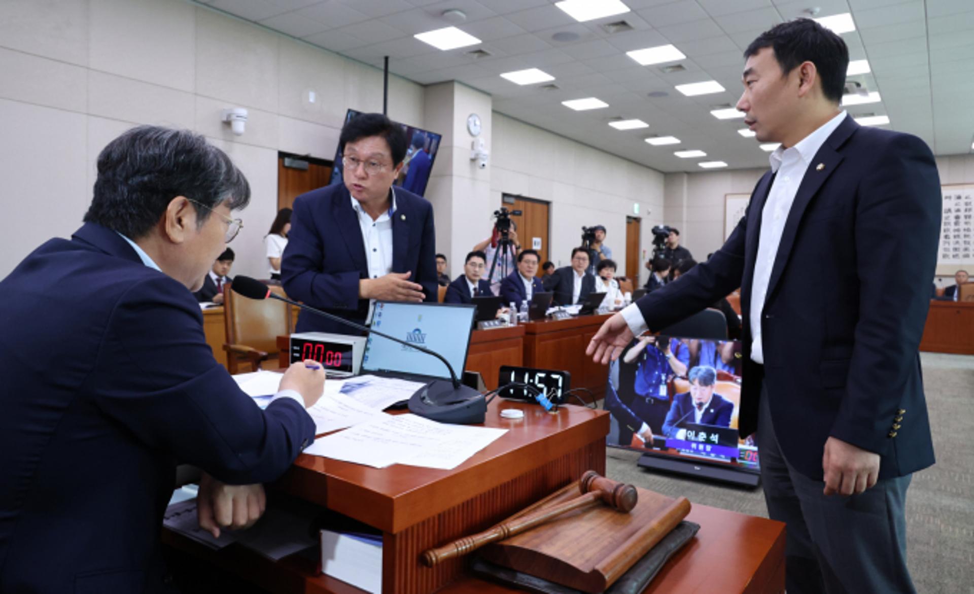 방송3법·노란봉투법 법사위 통과… 4일 본회의서 격돌 예고
