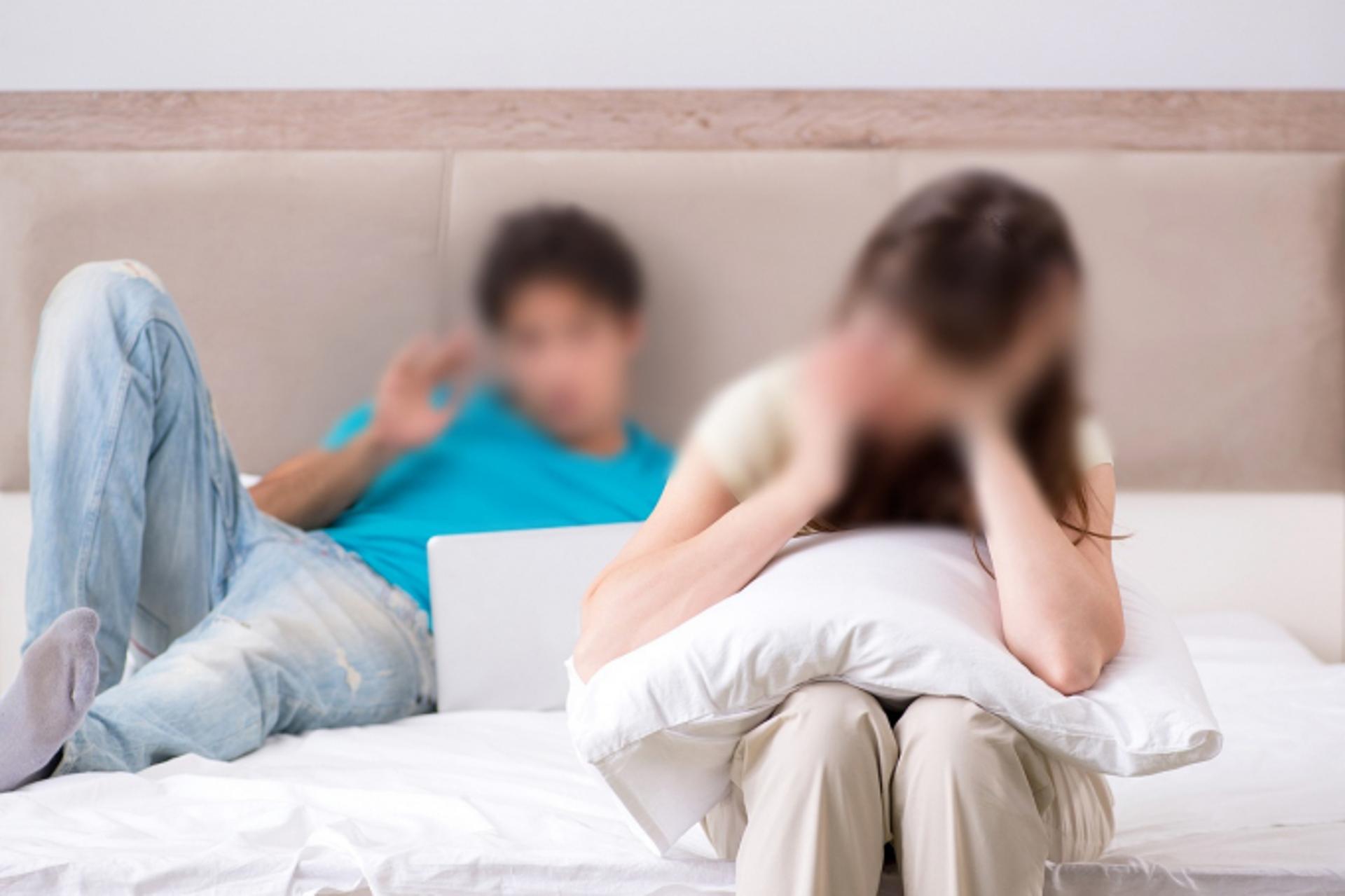잠든 아내 친구에 '몹쓸 짓' 되풀이… "이어폰 찾으려다가" 황당 변명