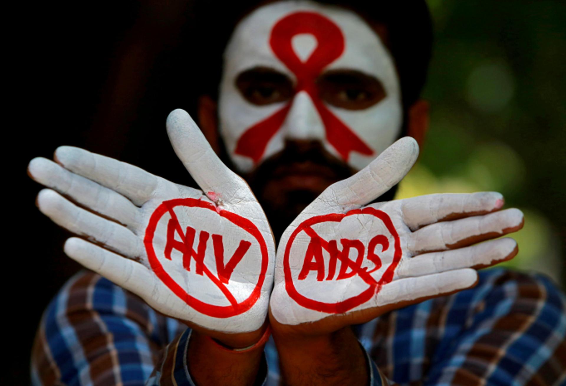 인도서 결혼 전 'HIV 검사 의무화' 추진… 연간 3432명 환자 발생