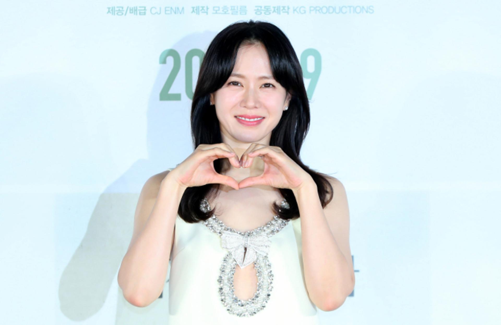 인성논란 불거진 손예진… 아역 어머니도 등장 "다정한 게 팩트"