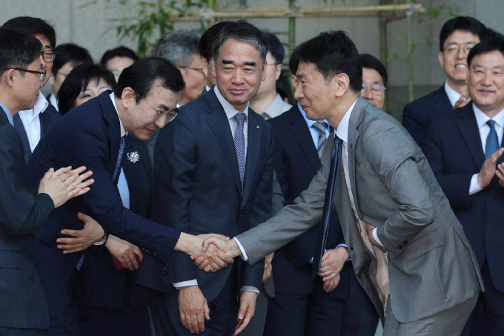 금감원 떠난 이복현, 법률사무소 개업… 종로구 법률상담 변호사 출근
