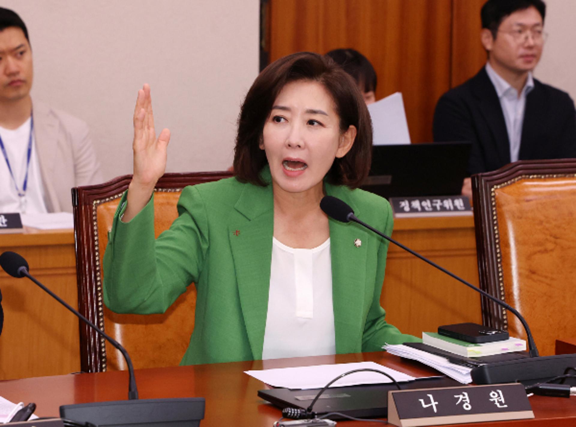 나경원 "초선은 가만히 있어"에 법사위 난장판… 여당 "망언 사과해"