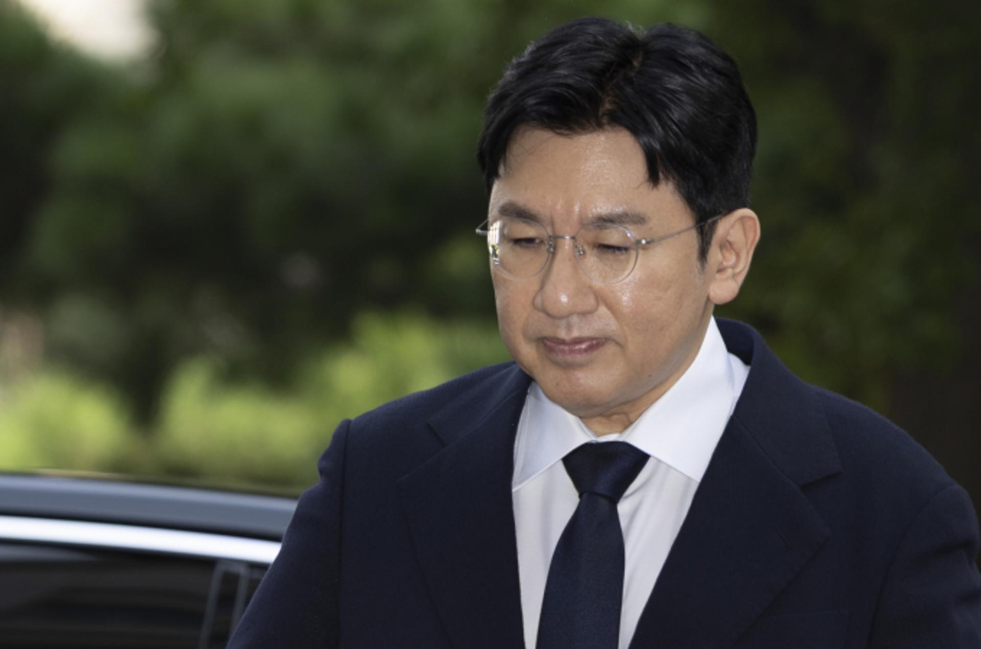 '1900억원 부당이득 의혹' 방시혁, 14시간 경찰조사 뒤 귀가