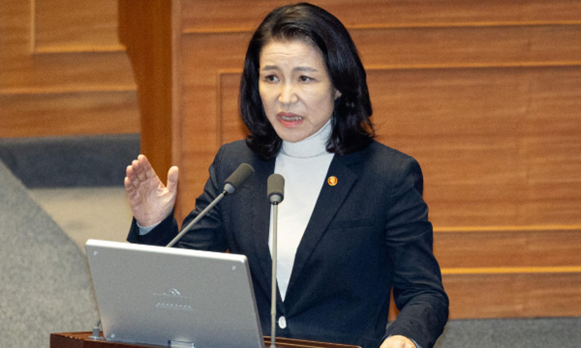 이진숙 방통위원장, 검찰 송치… '법인카드 사적 유용' 혐의