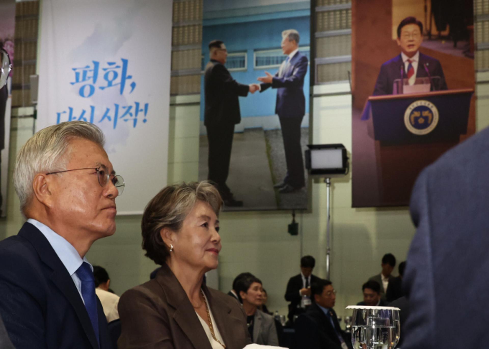 문재인 전 대통령 "우리 마음도 더 넉넉해졌으면 좋겠다"
