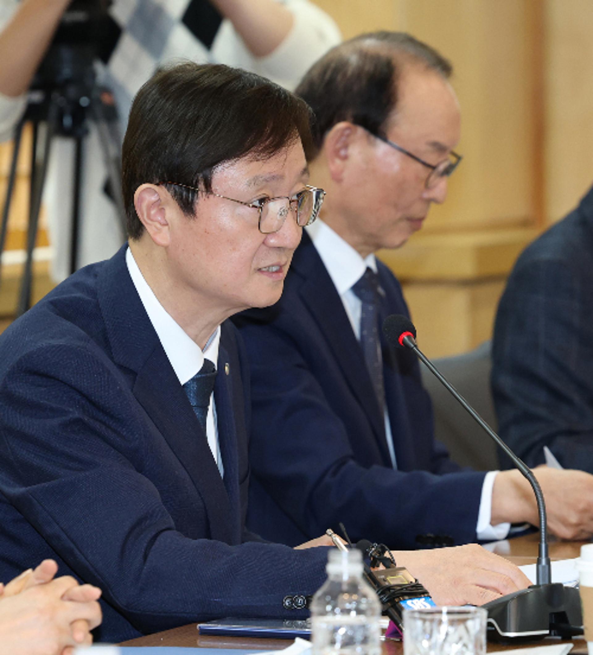 이찬진 금감원장, 국감 데뷔 "은행 가계 대출, 긴장감 갖고 밀착 관리"