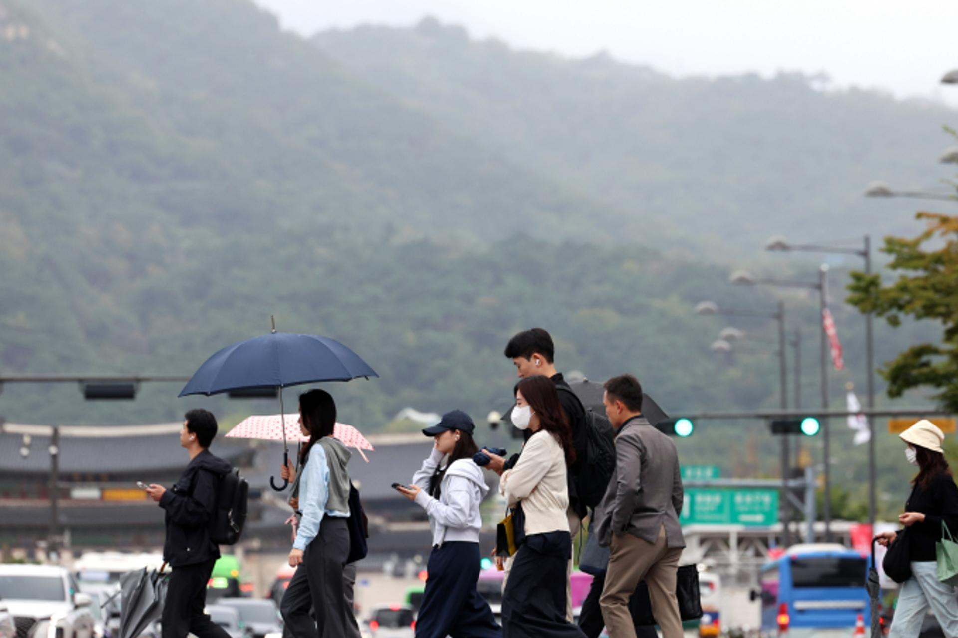 [내일 날씨] 전국 대체로 흐려… 수도권·지방 곳곳에 비 소식 내려