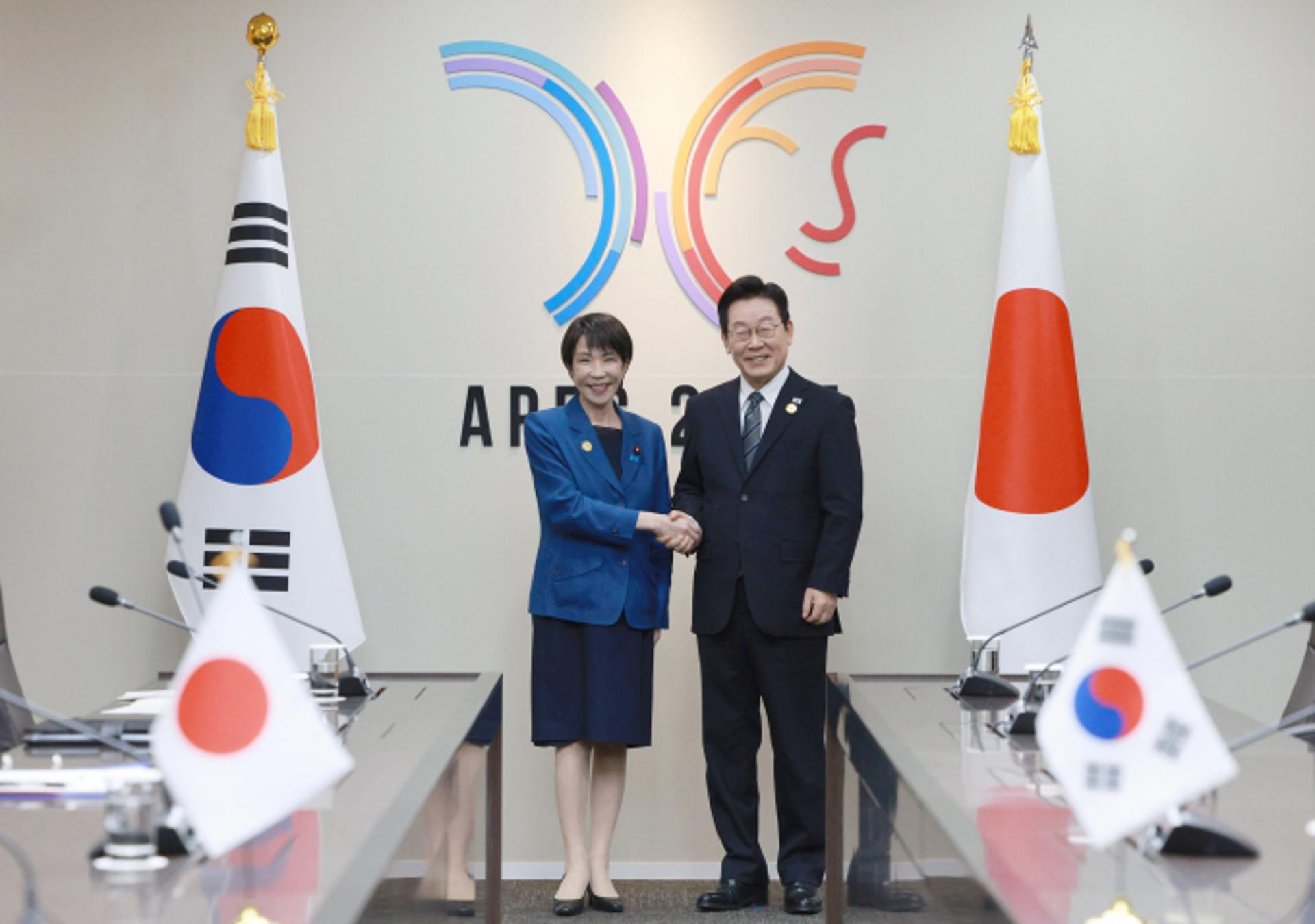 [APEC 2025] 이 대통령·다카이치 총리, 첫 정상회담… "미래지향적 협력 강화"