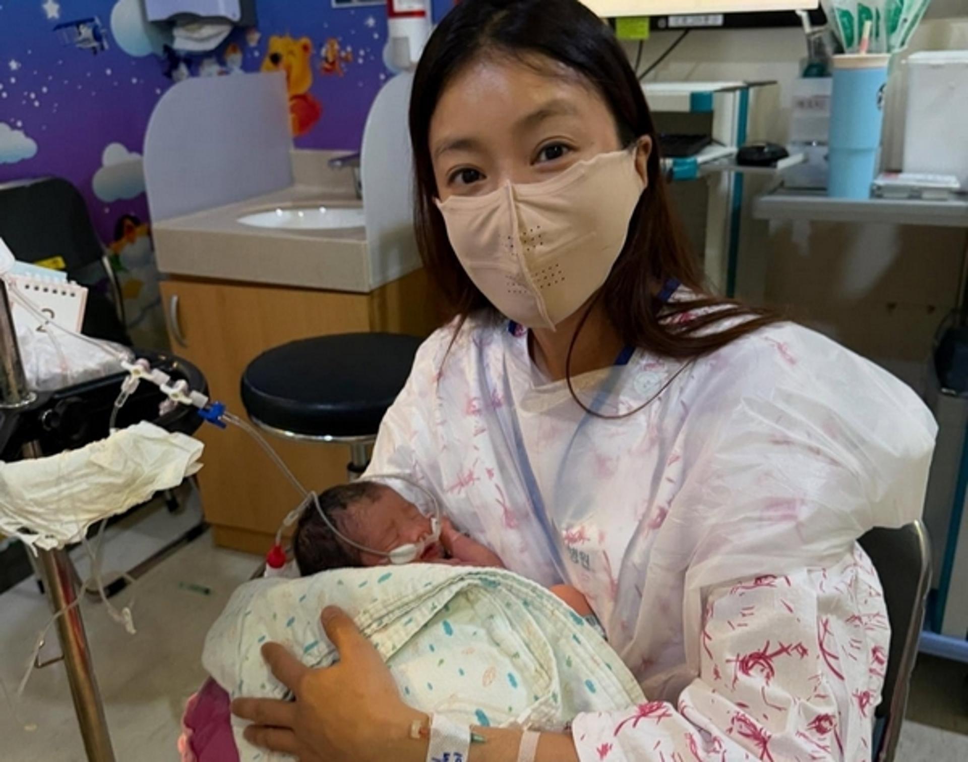 이시영, '이혼 8개월' 만에 둘째 딸 출산… "하나님이 내려주신 선물"