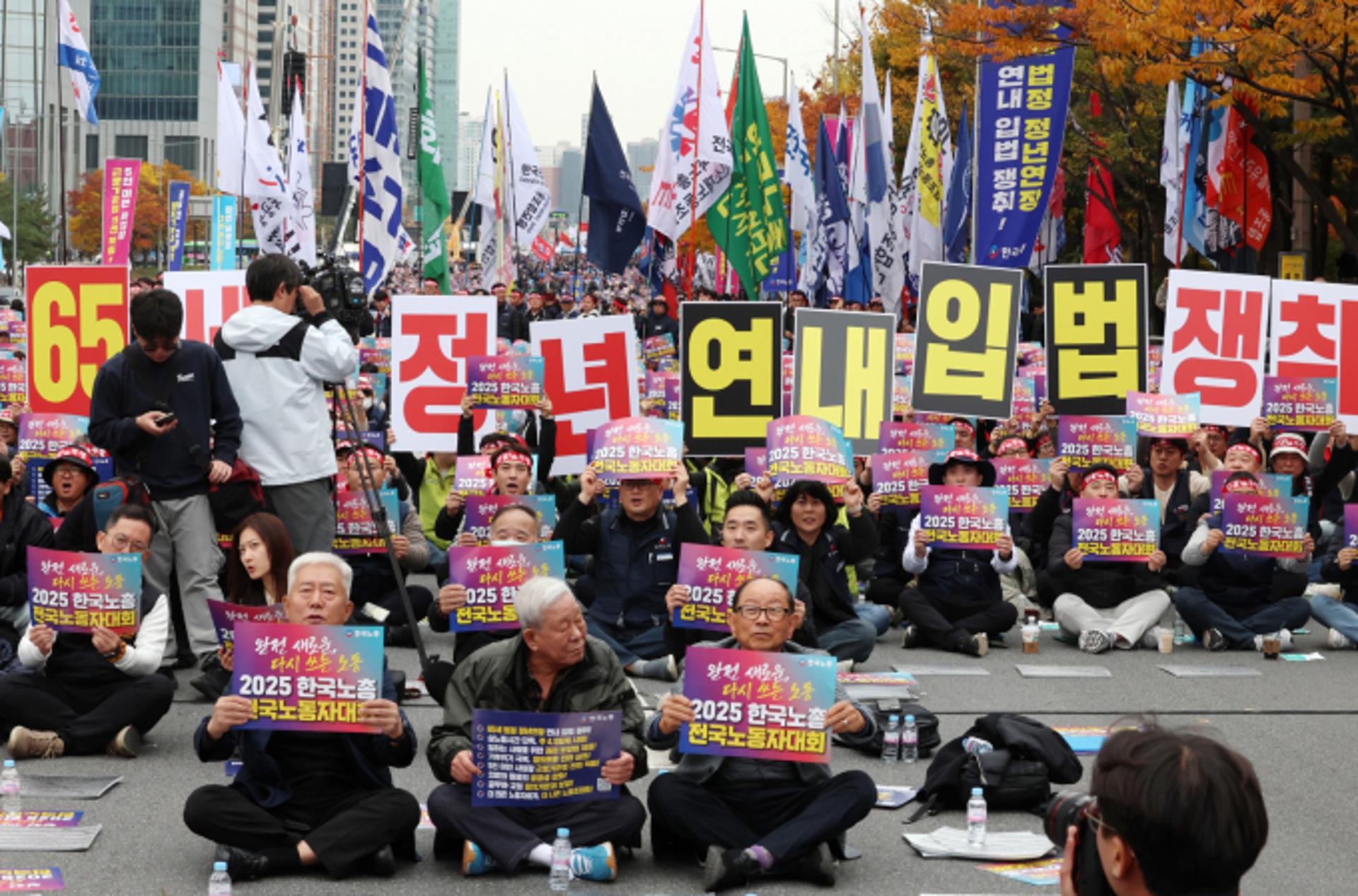 정년 1년 미루면 고령자 정규직 5만명 '은퇴 유예' 할수있다