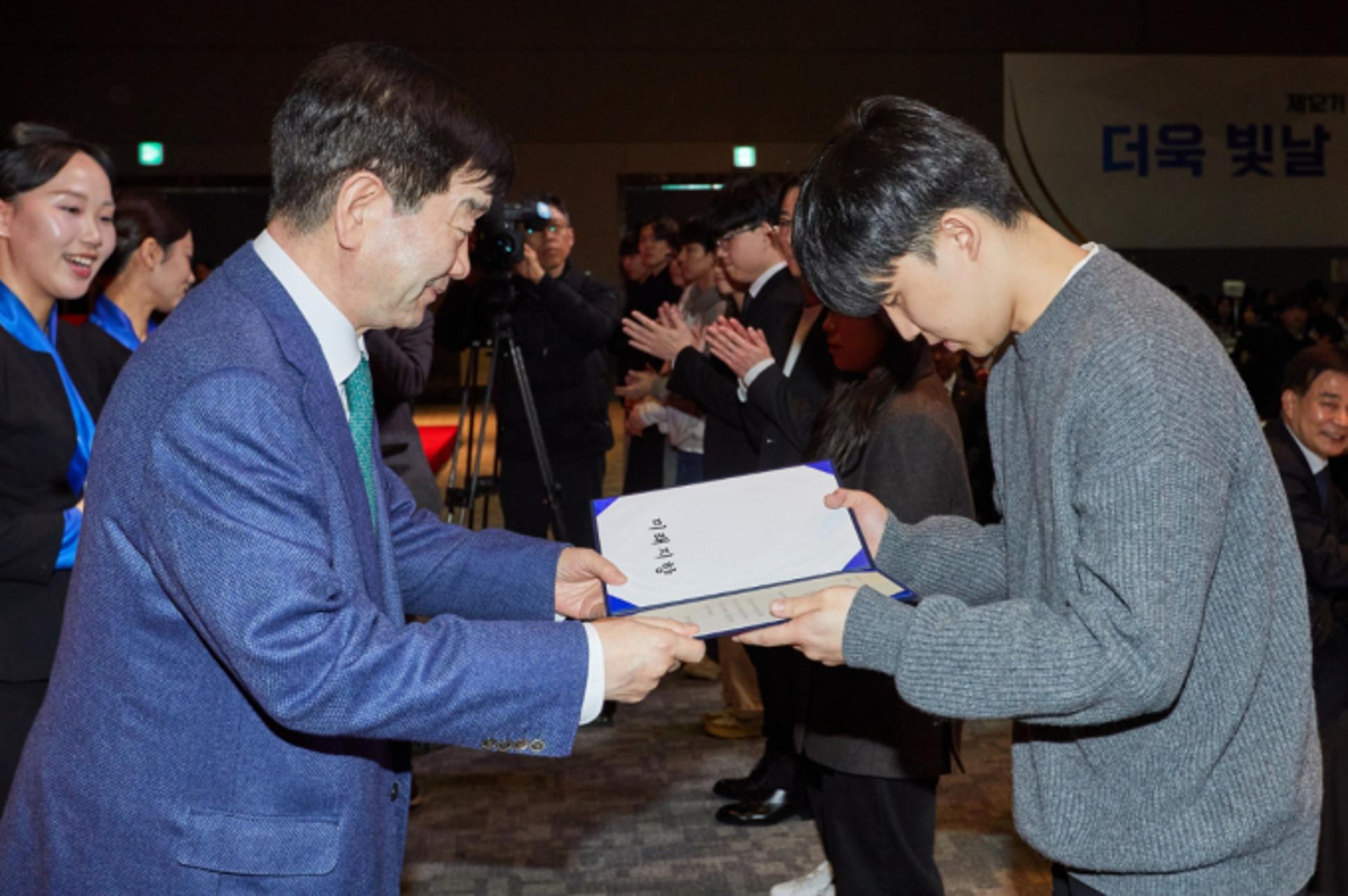 SNT 계열사 설립 운해장학재단, 내년 이공계 장학생 대폭 확대