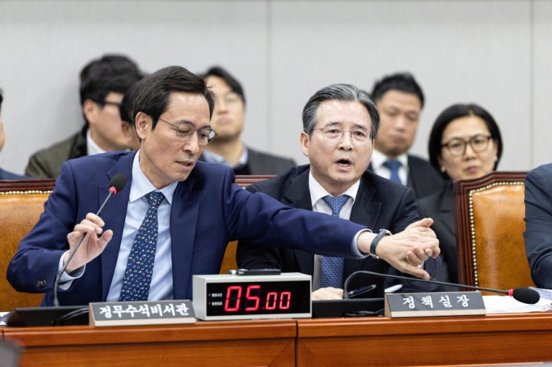 "딸 임대주택 살라 하겠나" "딸 거명할 필요 없어" 김은혜·김용범 설전