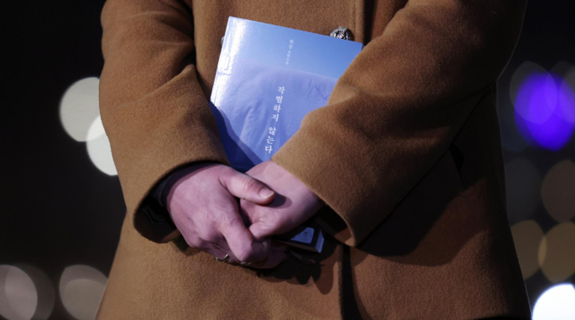 뉴욕타임스, 한강 '작별하지 않는다' 올해의 책 100선으로 선정
