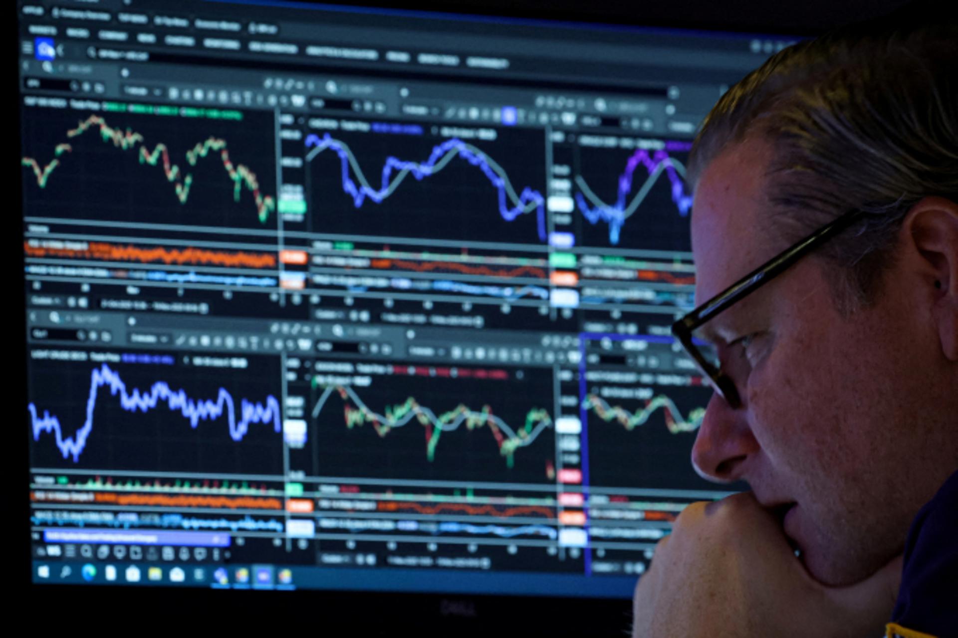 [뉴욕증시] 미국 실업률 4년 만에 최고치… 다우 0.62%↓, S&P500 0.24%↓
