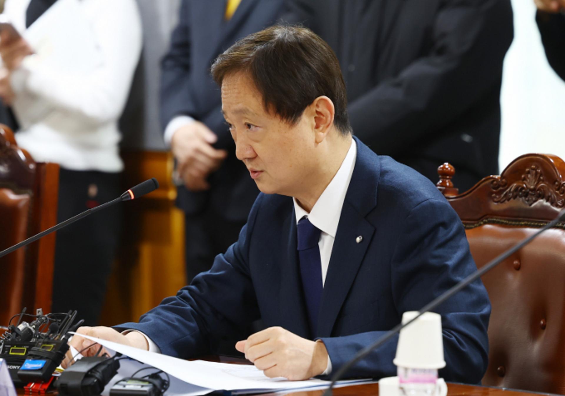 이찬진 금감원장 "해외증권 중개시장 과열에 투자자 보호 뒷전"