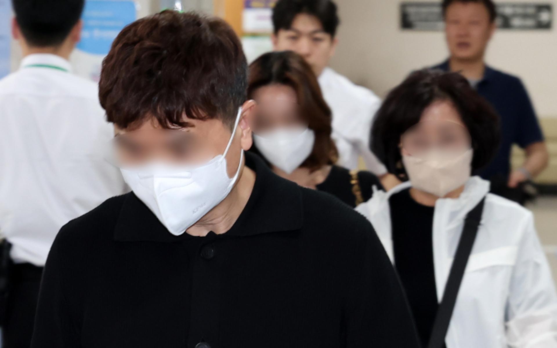 "부모 보살펴야"선처호소… '62억 횡령' 박수홍 친형 부부 실형?