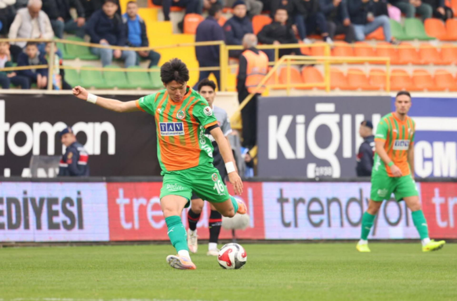 황의조, 1골1도움 원맨쇼… 'KFA 준 영구제명'에도 팀 내 최고 평점