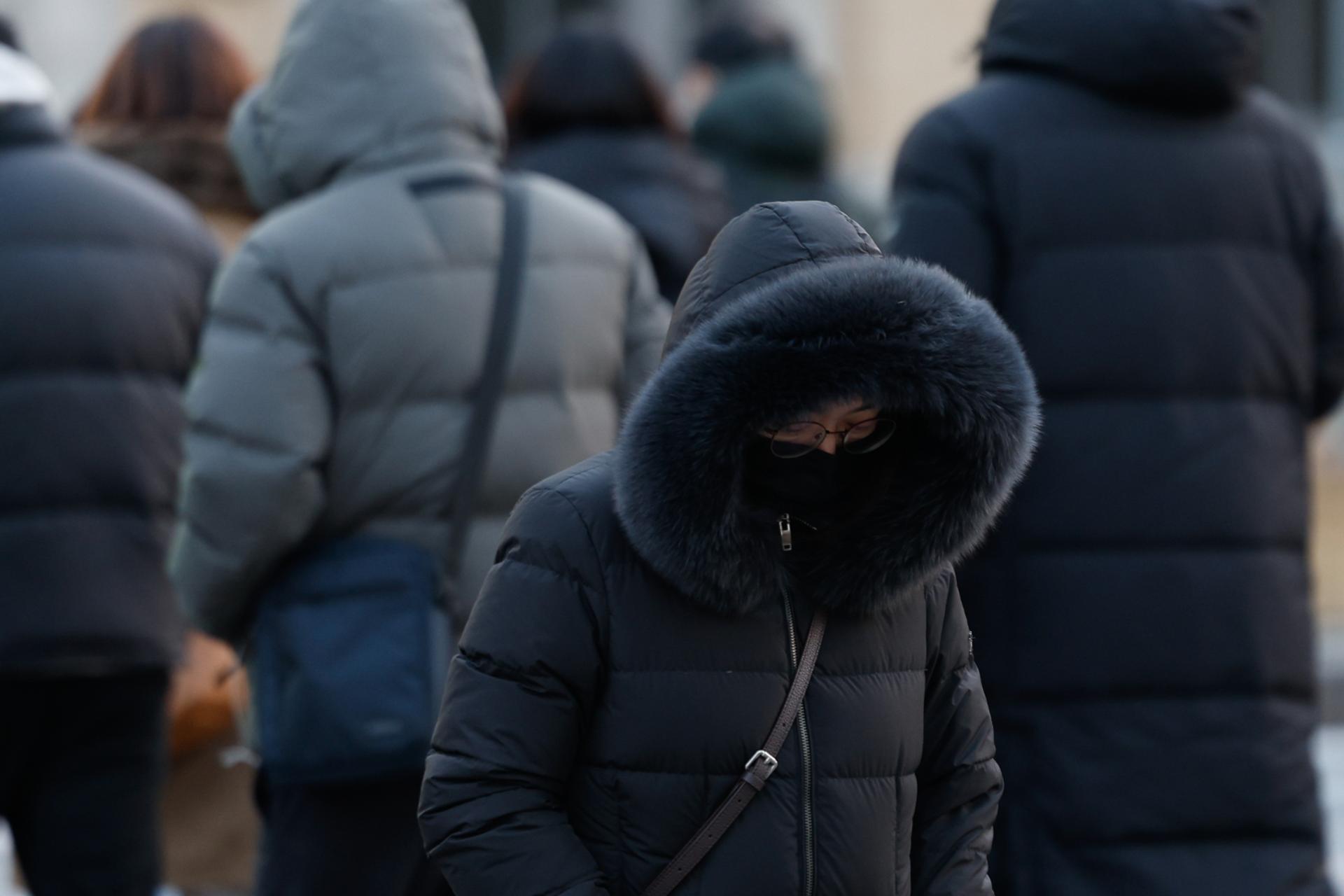 [오늘 날씨] 출근길 영하 5도로 '뚝'… 밤부터 이번 겨울 최강 추위 온다