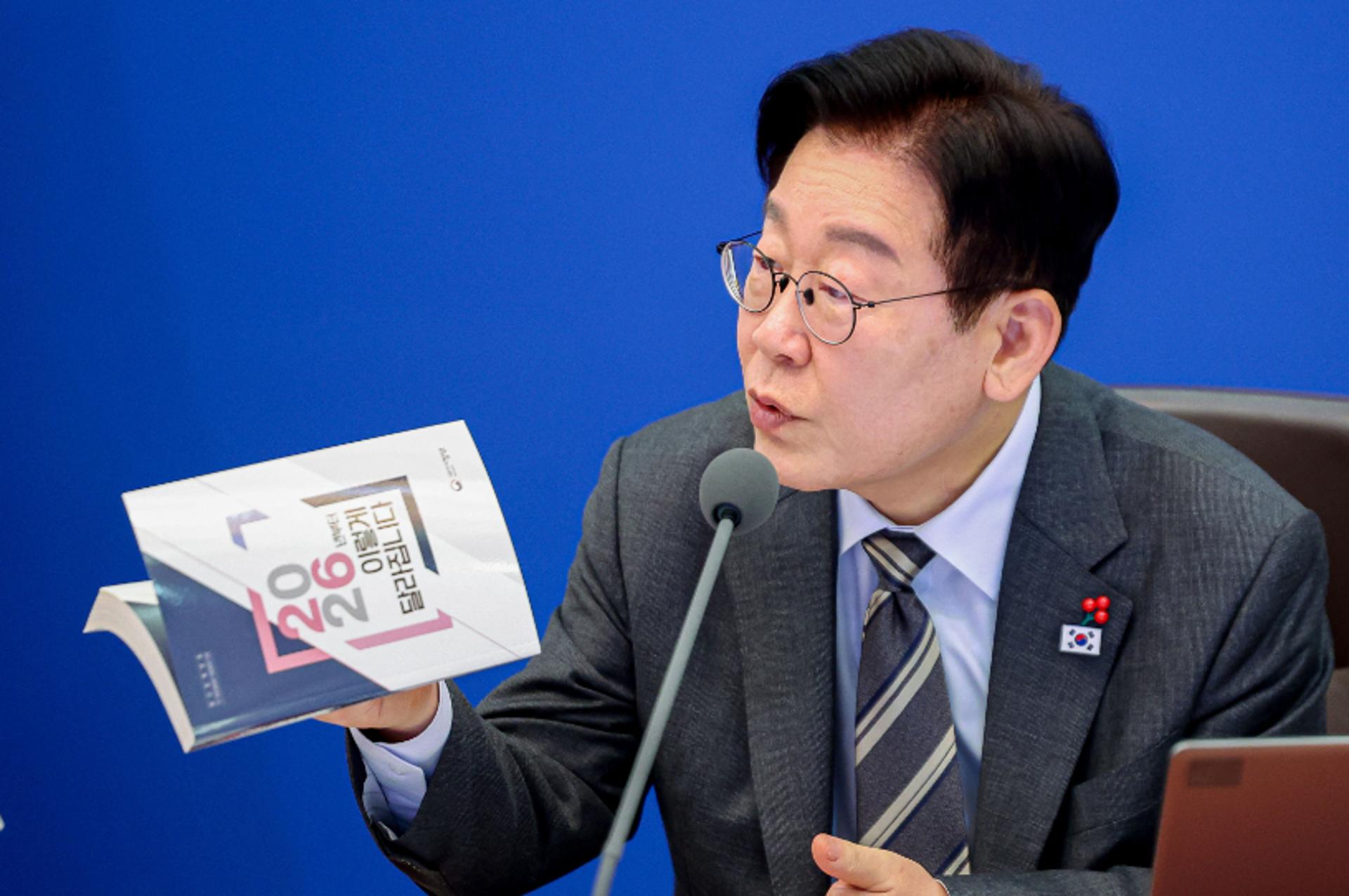 대통령 "생리대 비싸다" 지적에… 유한·LG·깨끗한나라, 가격 내린다