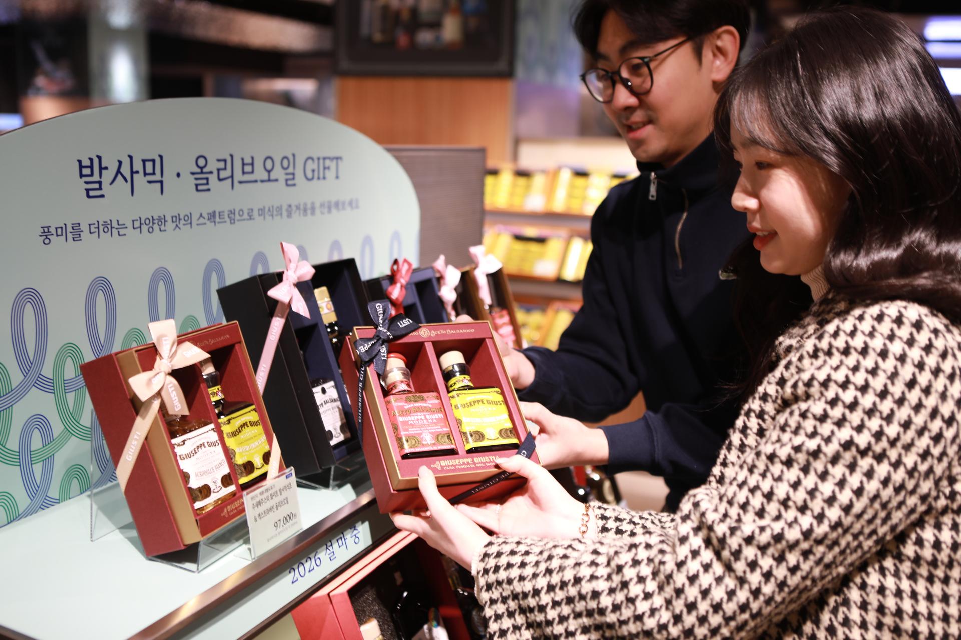 [머니S포토] 롯데백광주점, 이탈리아 '주세페주스티' 선물전