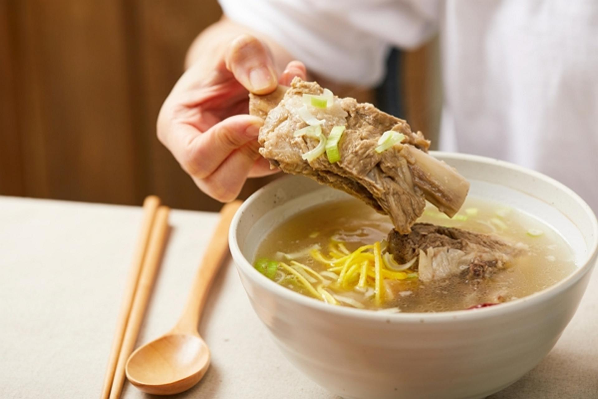 갈비탕 '8억원어치' 빼돌린 배송 기사… 내연녀에 '월 300만원' 줬다