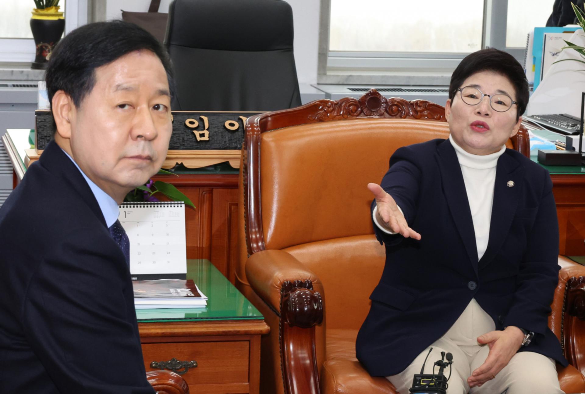 "관세 25%" 트럼프 압박에…국회 재경위, '대미투자법' 상정 여부 협의