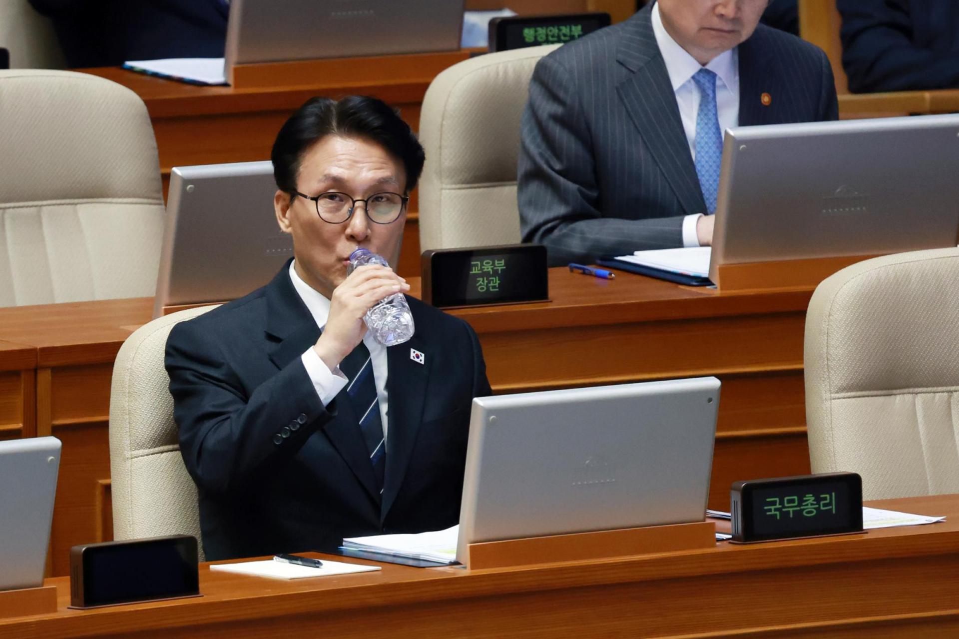 '당대표 출마설'에 긍정도 부정도 않은 김민석 총리 "국정 전념"