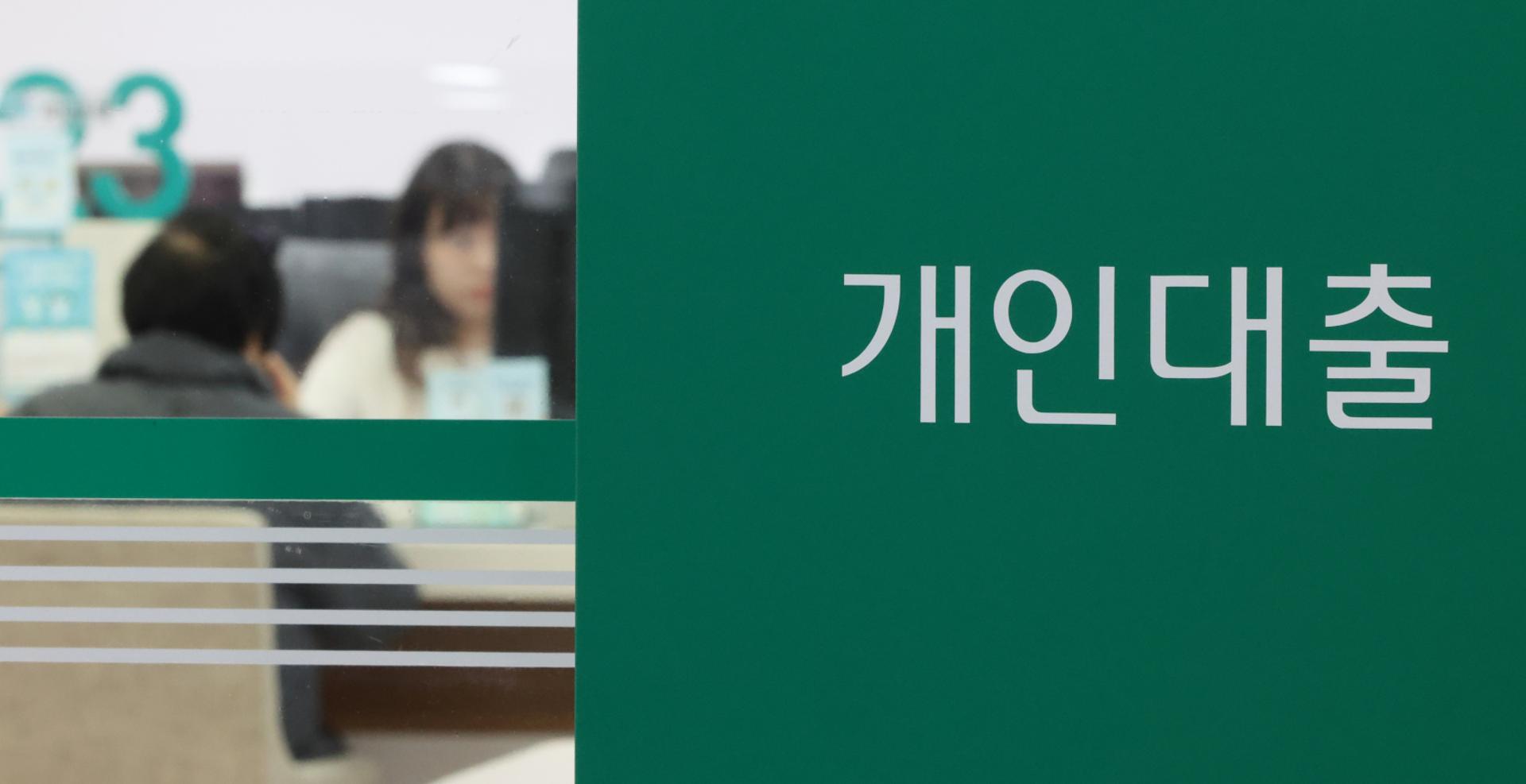 '중금리 대출' 키우는 카드사... 고금리 압박 실수요자에 선택지 넓힌다