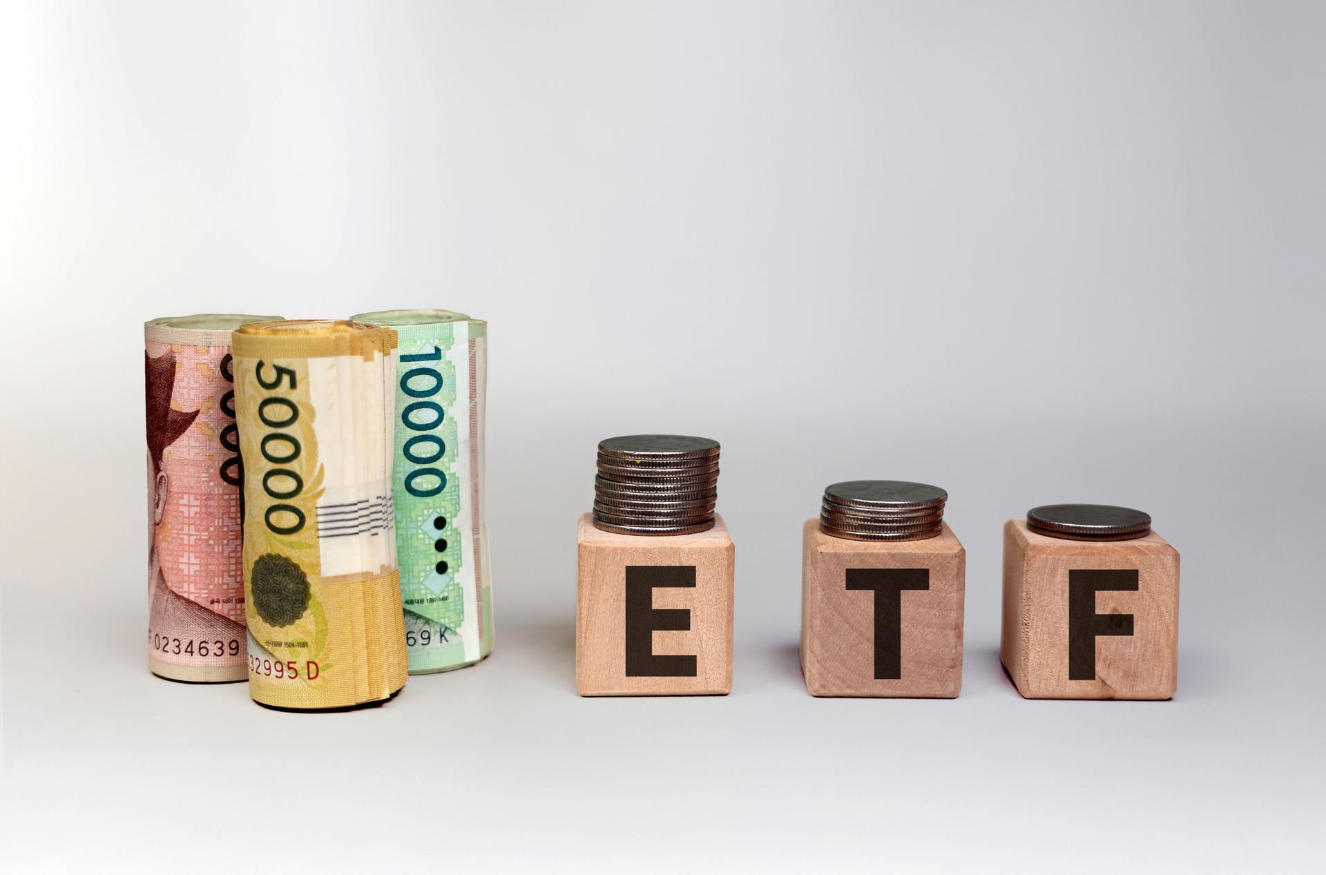 [대통령도 반한 ETF]지난해 6월 이 대통령 취임 뒤 'ETF 300조 돌파 불기둥'