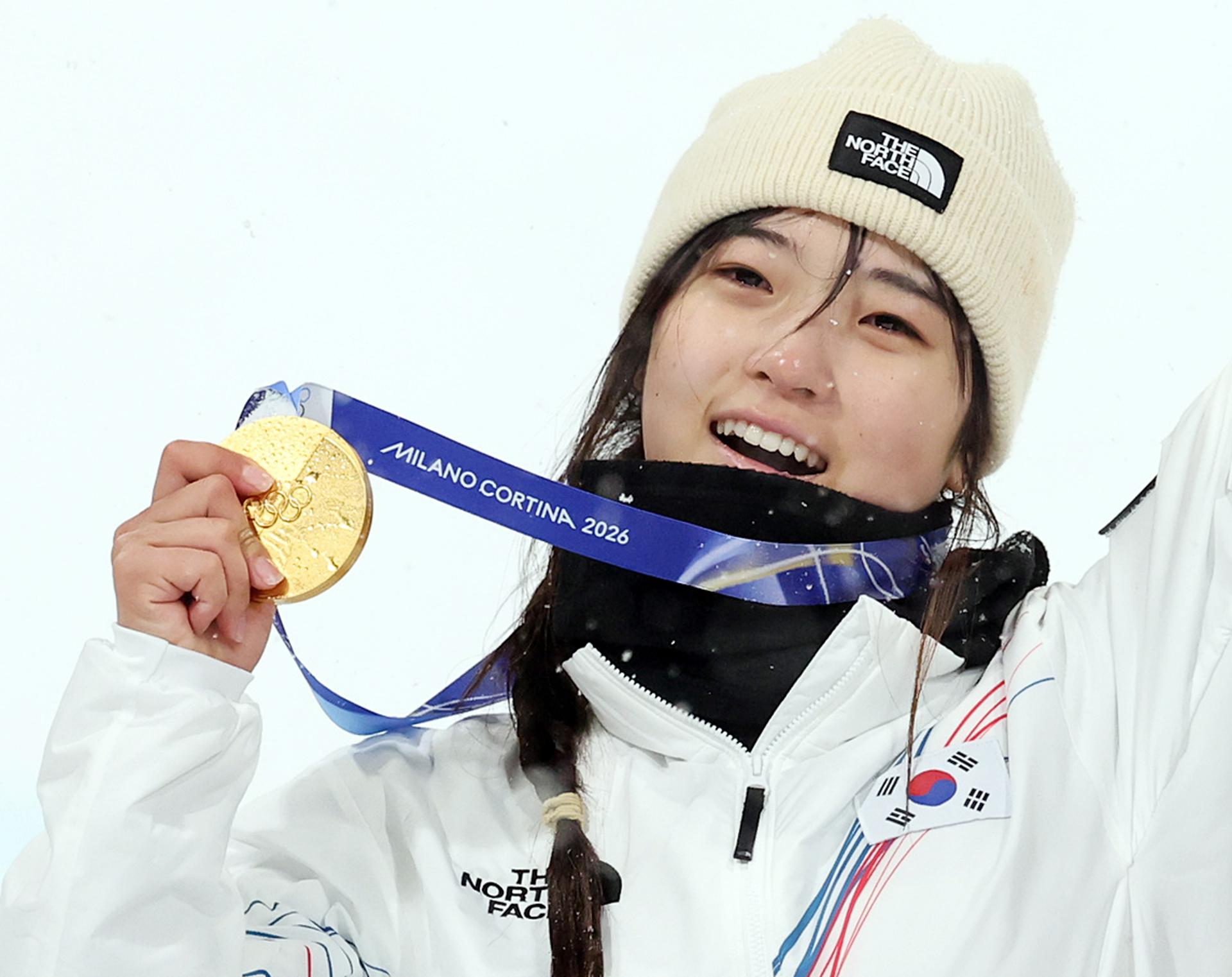 [시대Lab] 금메달에 10억원? 0원?…한국 '월 100만원 연금' 최선인가