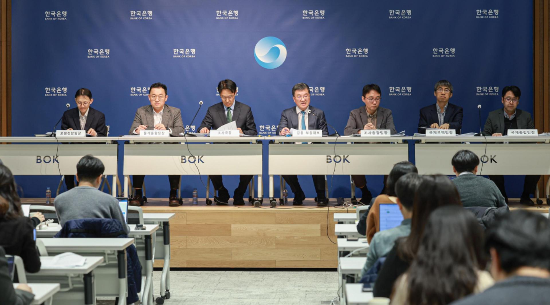 물가 잠잠한 이유... "성장 전망 2%로 상향? 반도체 빼면 1%초중반"