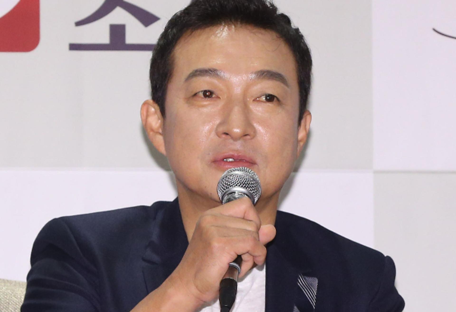 "소주 4잔 마셨다"…'음주운전 시인' 배우 이재룡, 첫 경찰조사 출석