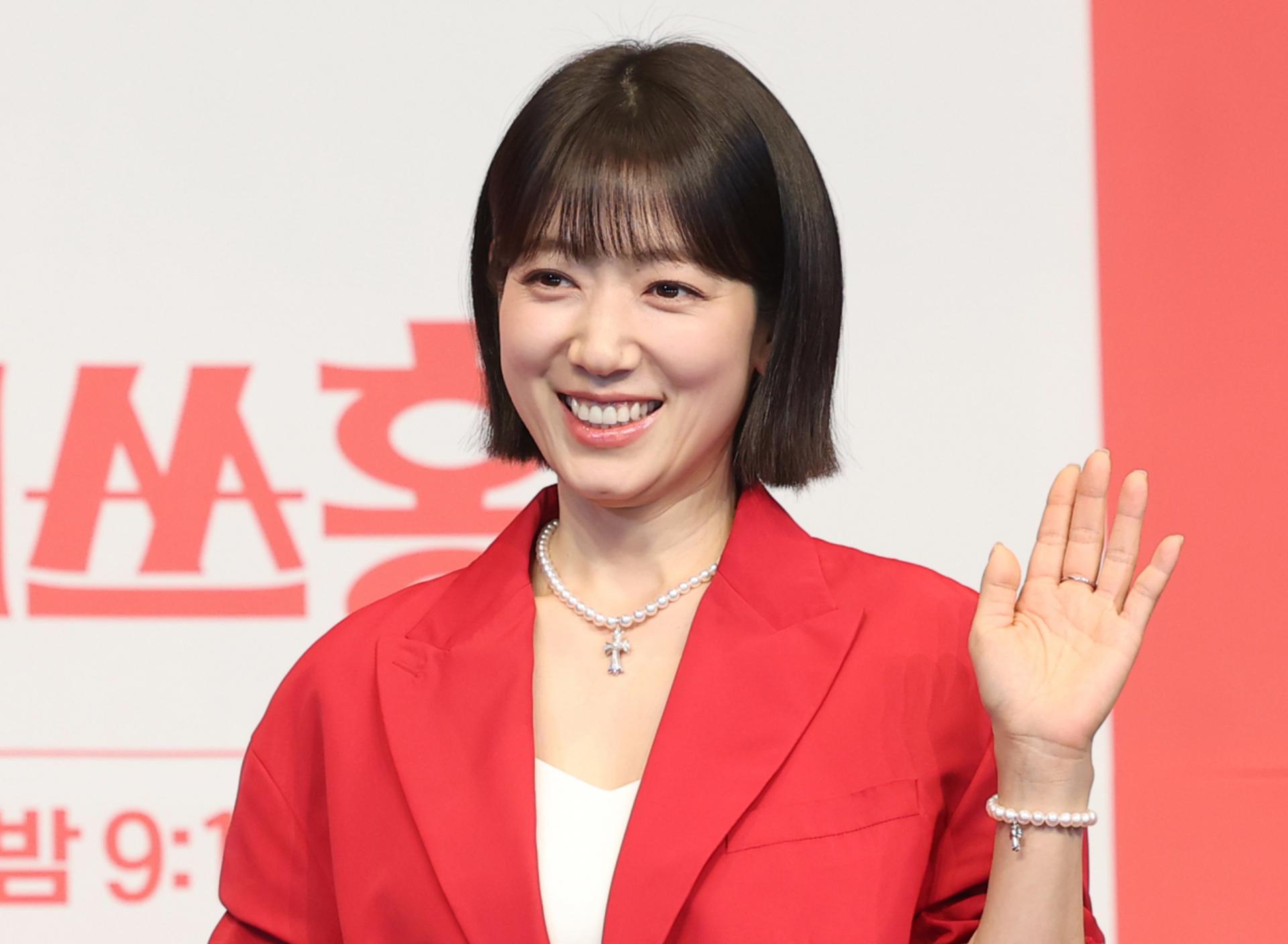 '엄마' 박신혜 1억 기부…"'미쓰홍' 통해 한부모가정 현실 공감"