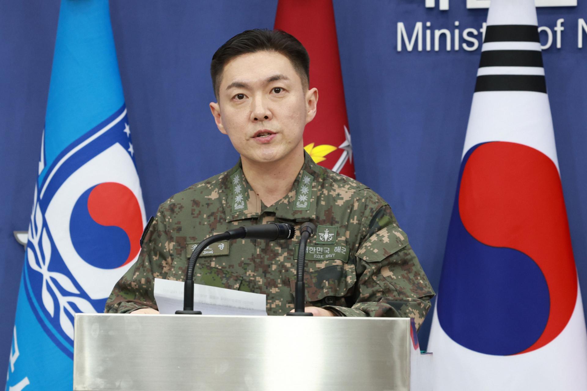 합참 "북한, 동해상으로 미상 탄도미사일 10여발 발사"