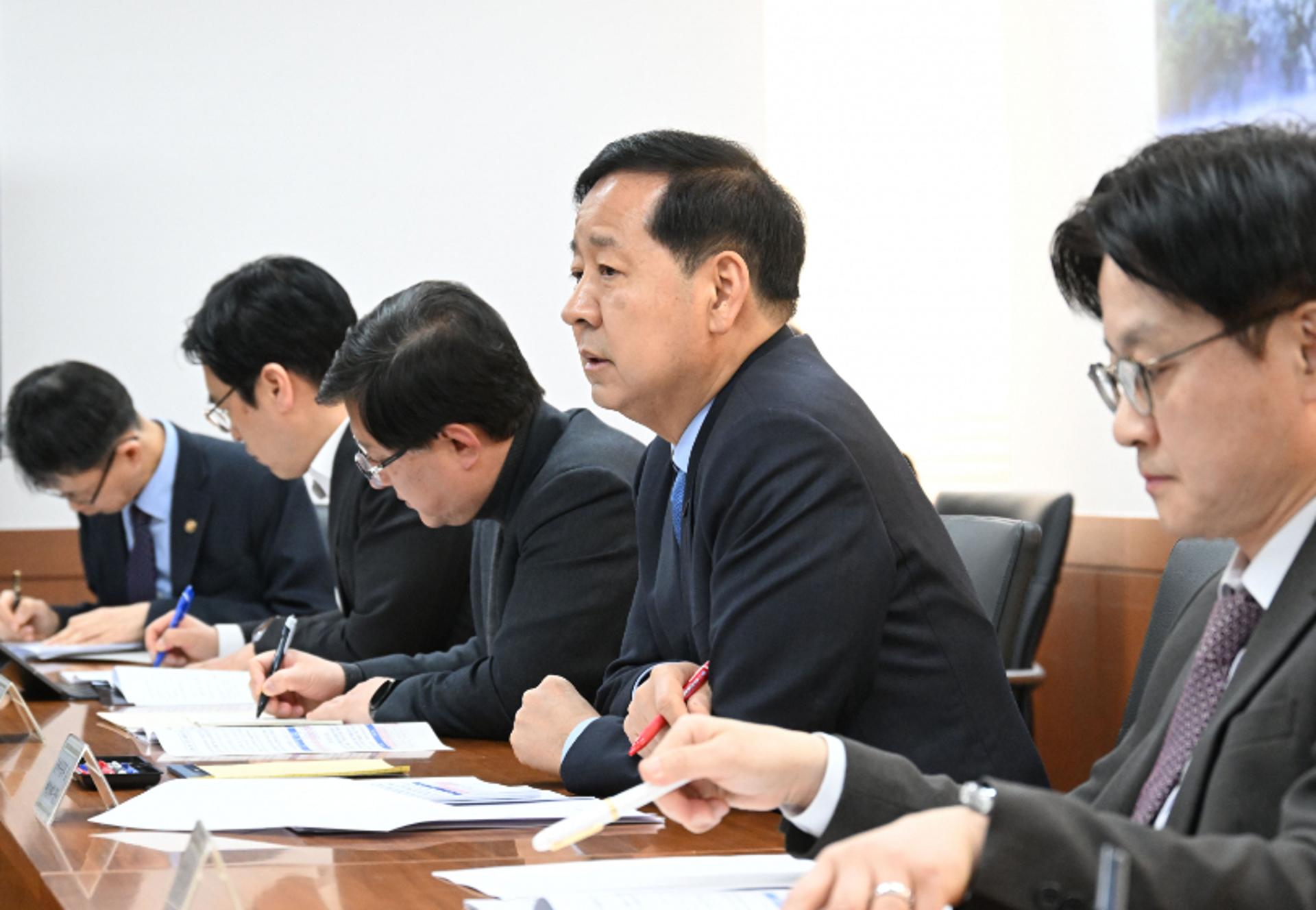 구윤철 부총리 "고유가 장기화 대비, 적극적인 물가 관리 대책 마련"