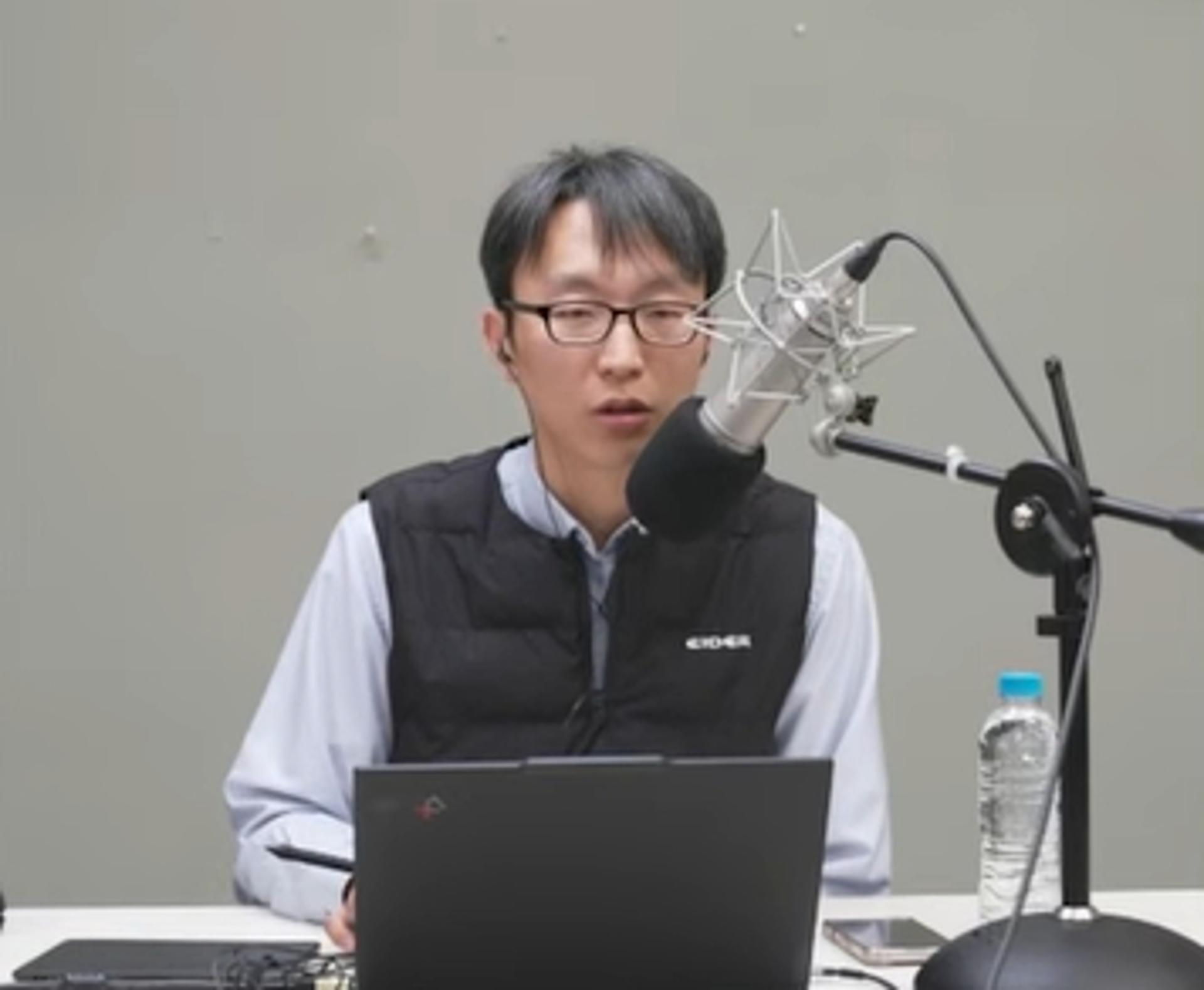 여성 연구원과 사생활 논란 '저속노화' 정희원…4개월 만에 유튜브 복귀